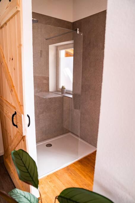 Neu Renoviertes Ferienhaus/Wohnunng Kleine Auszeit Sonnenbuhl Ngoại thất bức ảnh