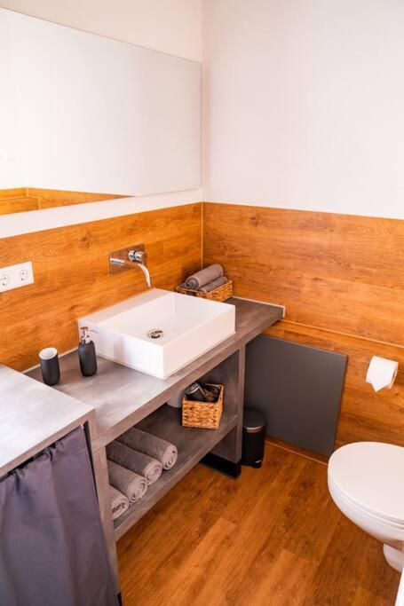 Neu Renoviertes Ferienhaus/Wohnunng Kleine Auszeit Sonnenbuhl Ngoại thất bức ảnh